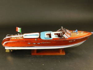 Maquette du célebre Riva Aquarama 50 cm